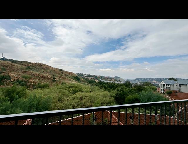 2 BEDROOM APARTMENT FOR SALE IN OAKDENE